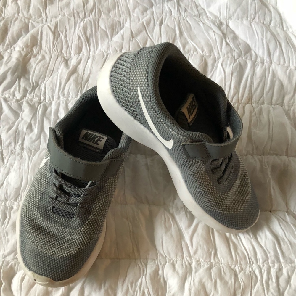 Nike boys tennis shoes